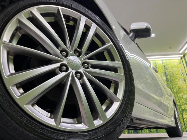 【純正17インチアルミホイール】外観にマッチした純正アルミホイールを装着しております。各種社外アルミホイールや、スタッドレスタイヤも取扱いしております。是非ご相談ください♪