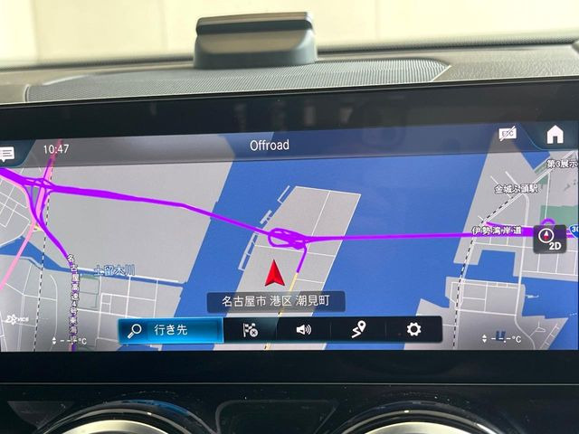 �������i�r:��̊��̂���i�r�́A����������ԓ������o���Ă���܂��BBluetooth�Đ��ȂǃI�[�f�B�I�@�\���[�����Ă���܂��̂ŁA�^�]�����y���߂܂���