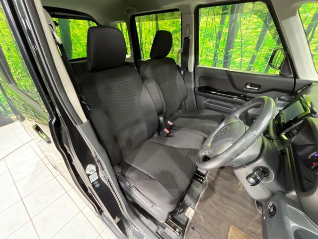 運転席シート廻りは使用感も少なく、良好な状態となっています。丁寧に使われていたことがよくわかりますね。