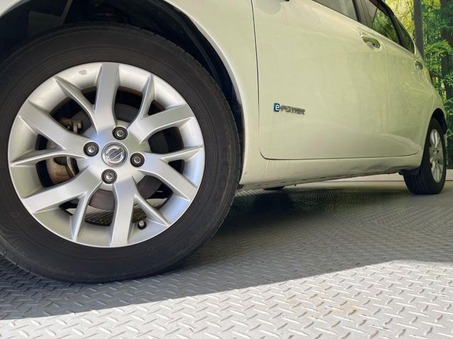 �y����15�C���`�A���~�z�C�[���z�O�ςɃ}�b�`���������A���~�z�C�[���𑕒����Ă���܂��B�e��ЊO�A���~�z�C�[����A�X�^�b�h���X�^�C�����戵�����Ă���܂��B���񂲑��k����������