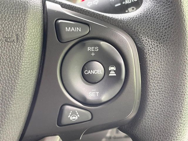 【アダプティブクルーズコントロール】高速道路での長距離走行が楽に!!自動で速度を保つクルーズコントロールが、衝突軽減システムと連携し、前方の車両を感知して車間を保つように速度調節してくれます!!