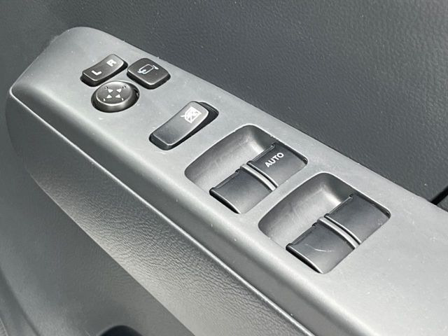 �y�d���i�[�~���[�z�T�C�h�~���[�͓d���i�[���ƂȂ��Ă���A�������ԏ�ł��L�Y�������X�N��}�����܂��B