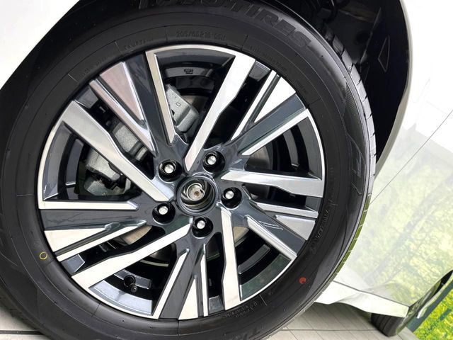 �y����16�C���`�A���~�z�C�[���z�O�ςɃ}�b�`���������A���~�z�C�[���𑕒����Ă���܂��B�e��ЊO�A���~�z�C�[����A�X�^�b�h���X�^�C�����戵�����Ă���܂��B���񂲑��k����������