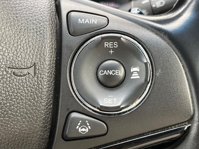 【アダプティブクルーズコントロール】高速道路での長距離走行が楽に!!自動で速度を保つクルーズコントロールが、衝突軽減システムと連携し、前方の車両を感知して車間を保つように速度調節してくれます!!