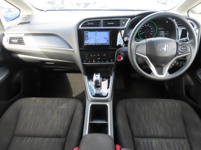 ���O���̐��|�E�K���X�n�{�f�B�R�[�e�B���O��CAR�N���[�j���O���Ǝ҂��{�H�������܂��̂ő�ϐ����B�I���b�N�X�����Ԃł݂͂Ȃ��܂ɉ��K�ȃh���C�u�����񑩁B