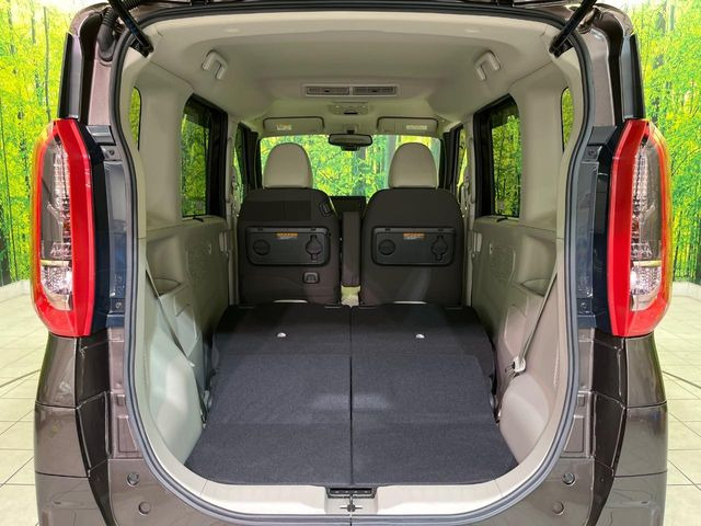 ���i�̂���������ʋ΁A���}���ɏ\���ȉ׎��X�y�[�X���m�ۂ��Ă���܂��B�Z�J���h�V�[�g��|���ƁA�傫�ȉו��̐ύڂ��\�ł���