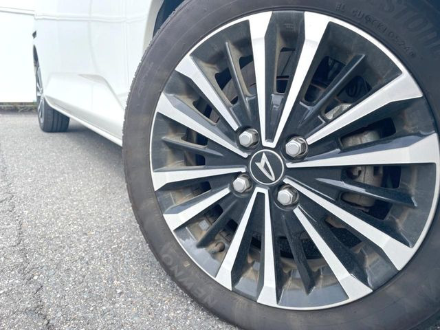 �y�����A���~�z�C�[���z�O�ςɃ}�b�`���������A���~�z�C�[���𑕒����Ă���܂��B�e��ЊO�A���~�z�C�[����A�X�^�b�h���X�^�C�����戵�����Ă���܂��B���񂲑��k����������