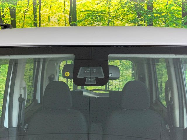 【エマージェンシーブレーキ】走行中に前方の車両等を認識し、衝突しそうな時は警報とブレーキで衝突回避と被害軽減をアシスト。より安全にドライブをお楽しみいただけます。