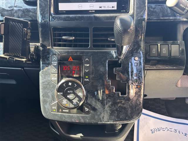 �}�j���A�����o���킦�܂� �u���b�N�E�b�h�p�l��