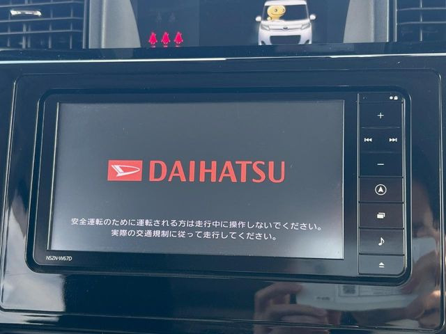 【純正ナビ】人気の純正ナビを装備しております。ナビの使いやすさはもちろん、オーディオ機能も充実!キャンプや旅行はもちろん、通勤や買い物など普段のドライブも楽しくなるはず♪