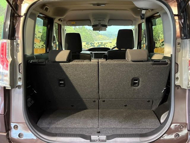 ���i�̂���������ʋ΁A���}���ɏ\���ȉ׎��X�y�[�X���m�ۂ��Ă���܂��B�Z�J���h�V�[�g��|���ƁA�傫�ȉו��̐ύڂ��\�ł���