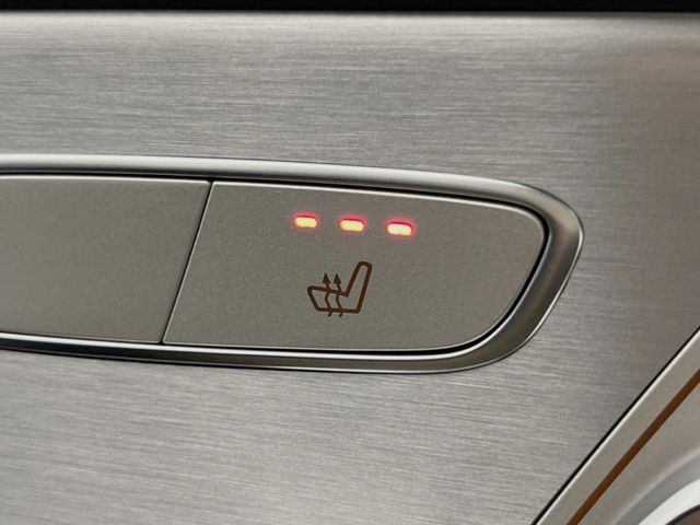 ●フロントシートヒーティング:運転席・助手席共に三段階で調節が可能なシートヒーターを装備しております。季節を問わず快適にご使用いただけます。