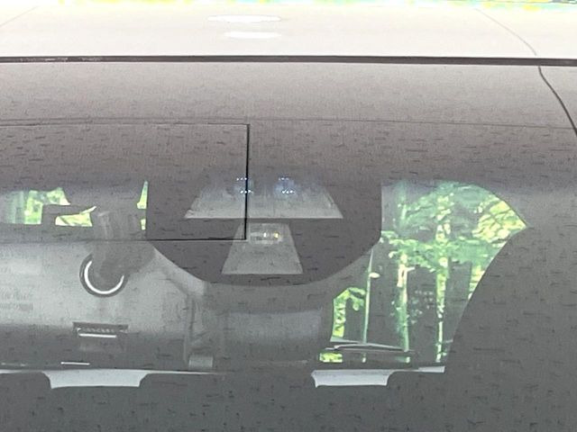 【シティブレーキアクティブシステム】低速走行中に前方の車両等を認識し、衝突しそうな時は警報とブレーキで衝突回避と被害軽減をアシスト。より安全にドライブをお楽しみいただけます。