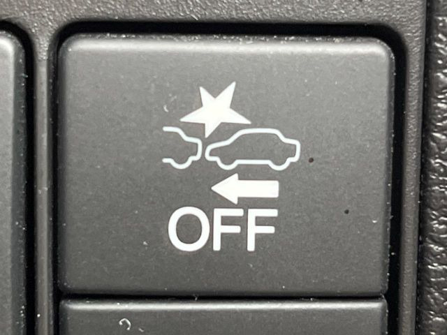 【ホンダセンシング】走行中に前方の車両等を認識し、衝突しそうな時は警報とブレーキで衝突回避と被害軽減をアシスト。より安全にドライブをお楽しみいただけます。