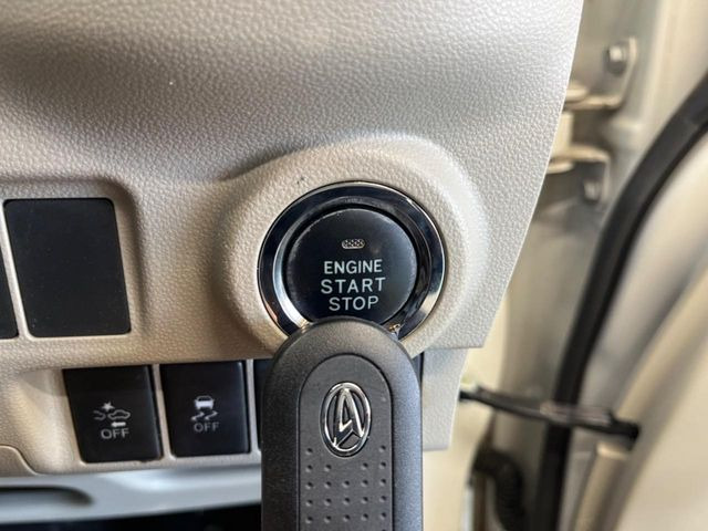 �yHonda�X�}�[�g�L�[�z�J�o����|�P�b�g�ɓ��ꂽ�܂܂ł��h�A�̎{���E�������\�ȃX�}�[�g�L�[�𑕔��B�G���W���̃I���E�I�t�����J�M�����o���K�v����������Ƃ��Ă��֗��ł���