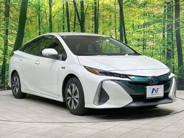 高透明度のガラス皮膜で撥水はもちろん、上質なツヤ・光沢を実現。紫外線や酸性雨から大切な愛車を保護し、色あせ・劣化を防止。「弾スプラッシュコート」、「弾プリミッサコート」からお選びいただけます。