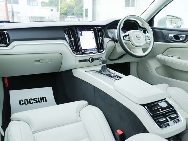 北名古屋店、土浦店は指定整備工場を所有。野田店、横浜店には認証整備工場を所有しています。それぞれの拠点に整備リフトやテスター等の設備機器を完備しています。