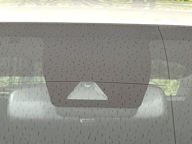 �y�g���^�Z�[�t�e�B�Z���X�z���s���ɑO���̎ԗ�����F�����A�Փ˂������Ȏ��͌x��ƃu���[�L�ŏՓˉ���Ɣ�Q�y�����A�V�X�g�B�����S�Ƀh���C�u�����y���݂��������܂��B