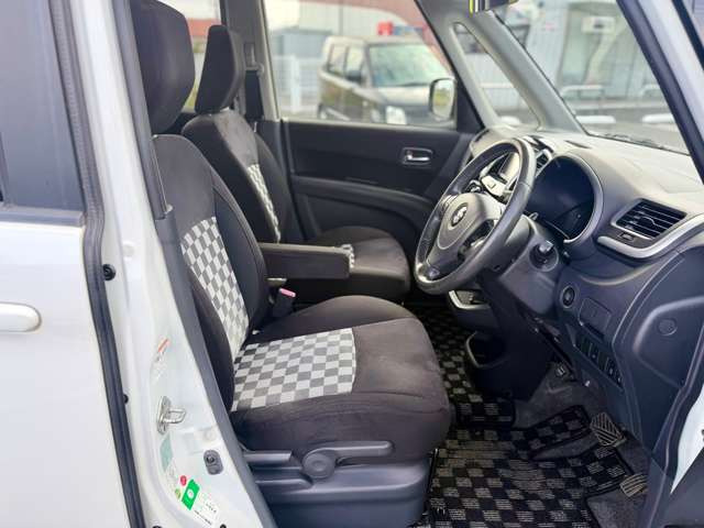 支払総額をお支払い頂ければ、それ以外の費用は掛かりませんので、ご安心下さい。陸送や希望ナンバーなどお客様の要望に基づくオプション等の費用は別途必要となります。詳細に関してはお問い合せください。