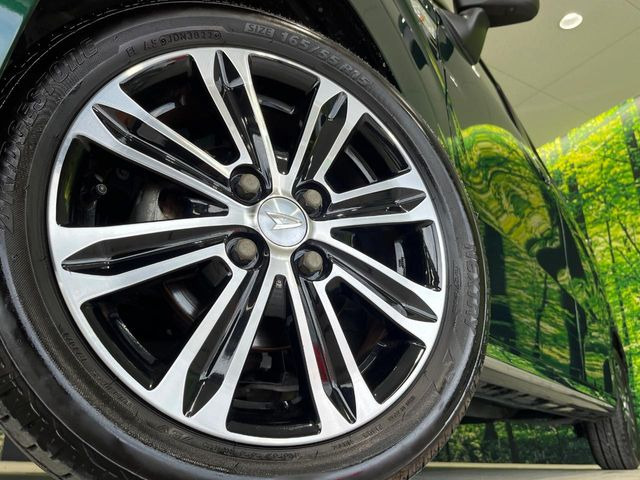 【純正15インチアルミホイール】外観にマッチした純正アルミホイールを装着しております。各種社外アルミホイールや、スタッドレスタイヤも取扱いしております。是非ご相談ください♪