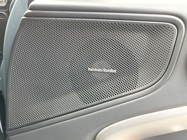 ●harman/kardonサウンドシステム:オーディオ専門メーカーが手掛けるプレミアムスピーカーを装備。多数のスピーカーから、音の粒立ちまで分かる高品質な音楽をお楽しみいただけます。
