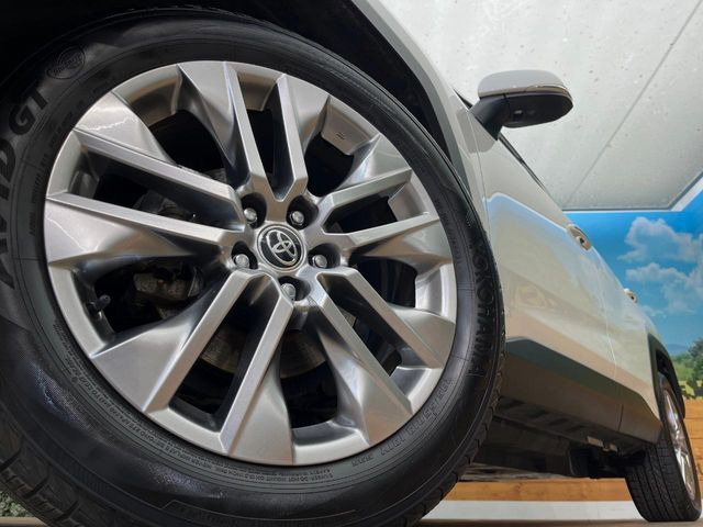 【純正アルミホイール】外観にマッチした純正アルミホイールを装着しております。各種社外アルミホイールや、スタッドレスタイヤも取扱いしております。是非ご相談ください♪
