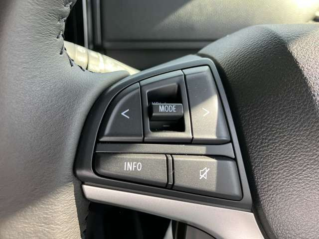 運転中でも手を離さずにオーディオの操作ができる『ステアリングスイッチ』機能があります!