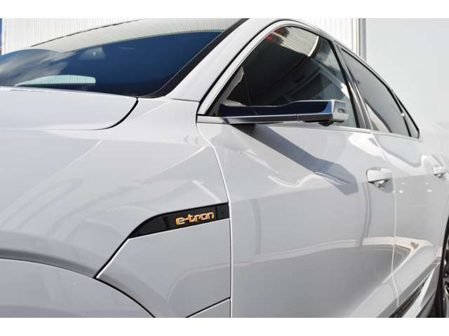 e-tronスポーツバック55 クワトロ Sライン 4WD