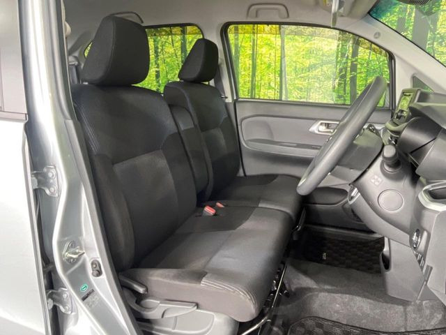 運転席シート廻りは使用感も少なく、良好な状態となっています。前オーナー様が丁寧に使っていたことがよくわかりますね。