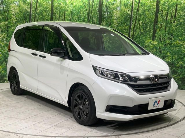 高透明度のガラス皮膜で撥水はもちろん、上質なツヤ・光沢を実現。紫外線や酸性雨から大切な愛車を保護し、色あせ・劣化を防止。「弾スプラッシュコート」、「弾プリミッサコート」からお選びいただけます。