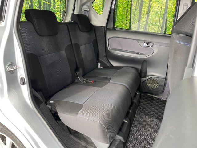 後部座席も気になるようなキズ・汚れやへたり等、大きなダメージはなく、良好な状態です。