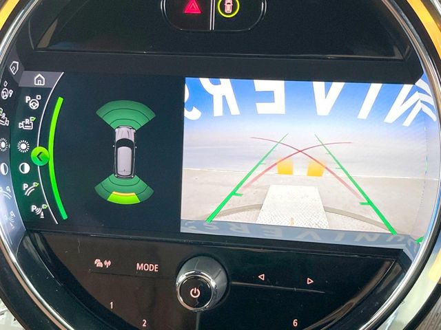 ●ガイドライン付きバックカメラ:不安な駐車もこれで安心!ガイドライン付きなので狭い箇所での駐車もラクラクです!