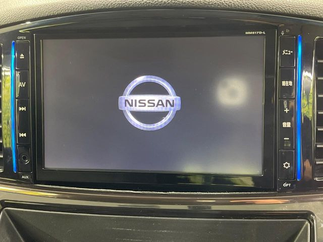 【メーカー純正ナビ】インテリアに溶け込むスタイリッシュな「専用設計」メーカーナビを装備♪視認性や操作性など基本性能にも優れ、より上質なカーライフをお楽しみいただけます。