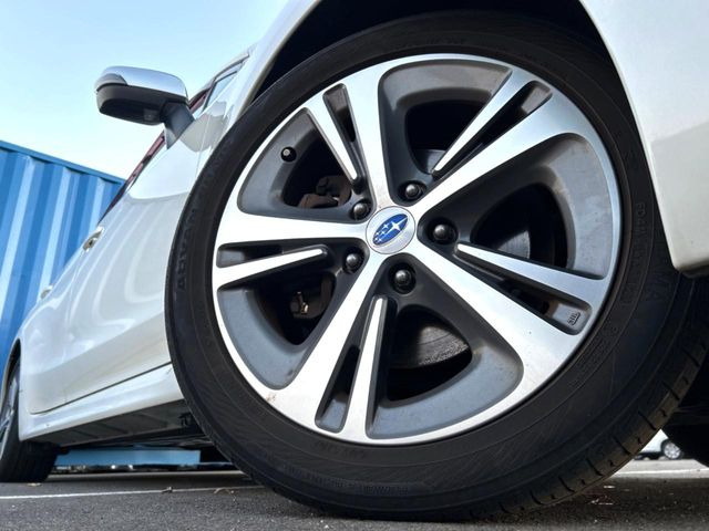 �y����17�C���`�A���~�z�C�[���z�O�ςɃ}�b�`���������A���~�z�C�[���𑕒����Ă���܂��B�e��ЊO�A���~�z�C�[����A�X�^�b�h���X�^�C�����戵�����Ă���܂��B���񂲑��k����������