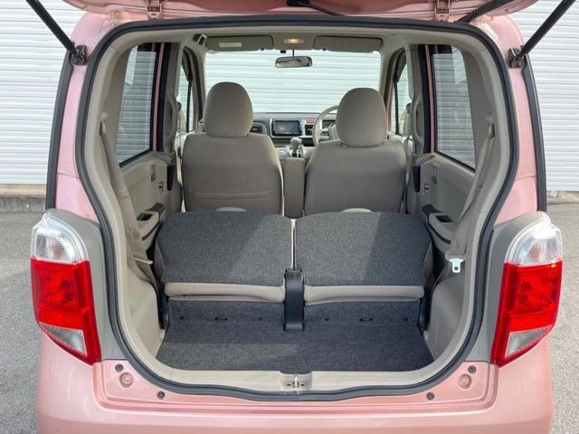 後席を格納すると、これだけの広さが!シーンに合わせたシートアレンジで、大きな荷物も積むことが出来ます♪