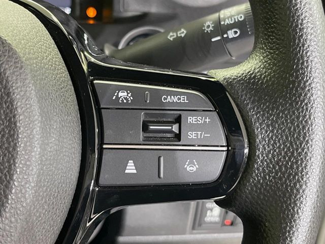 【アダプティブクルーズコントロール】高速道路での長距離走行が楽に!!自動で速度を保つクルーズコントロールが、衝突軽減システムと連携し、前方の車両を感知して車間を保つように速度調節してくれます!!