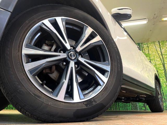 【純正18インチアルミホイール】外観にマッチした純正アルミホイールを装着しております。各種社外アルミホイールや、スタッドレスタイヤも取扱いしております。是非ご相談ください♪
