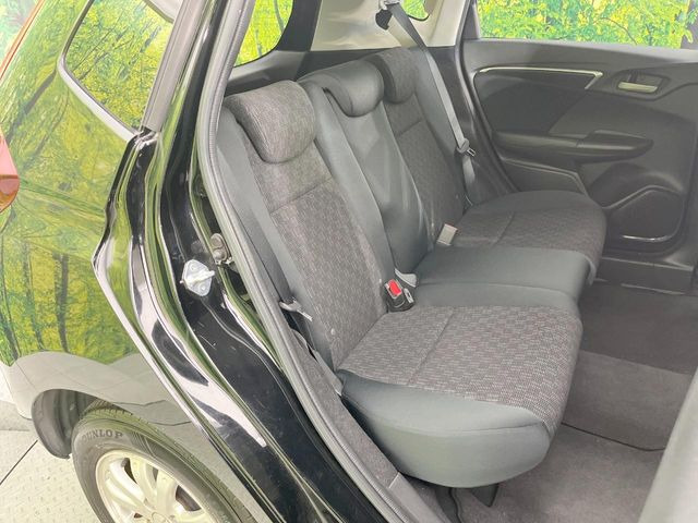後部座席も気になるようなキズ・汚れやへたり等、大きなダメージはなく、良好な状態です。