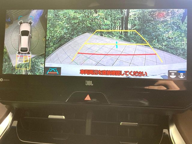 【パノラミックビューモニター】専用のカメラにより、上から見下ろしたような視点で360度クルマの周囲を確認することができます☆死角部分も確認しやすく、狭い場所での切り返しや駐車もスムーズに行えます。