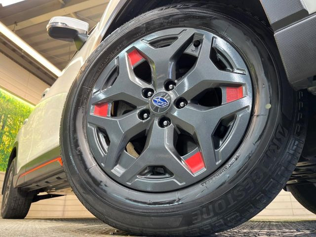 【純正17インチアルミホイール】外観にマッチした純正アルミホイールを装着しております。各種社外アルミホイールや、スタッドレスタイヤも取扱いしております。是非ご相談ください♪