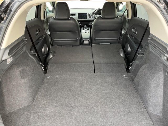 後席を格納すると、これだけの広さが!シーンに合わせたシートアレンジで、大きな荷物も積むことが出来ます♪