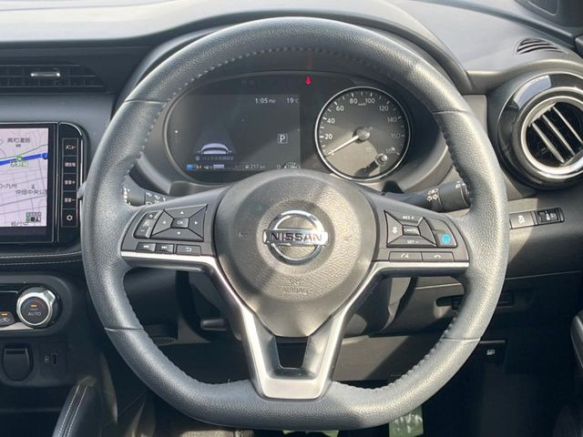 �y�����v�����X�e�A�����O�z�㎿�Ȋv���g�p���邱�ƂŁA��ɂ����������݂ƂĂ��^�]���₷���n���h���ł���