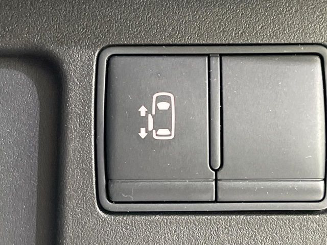 【パワースライドドア】スマートキーや運転席のスイッチでスライドドアの開閉が可能♪電動だから力を入れてドアを開ける必要が無く、小さいお子様でも、重い荷物を持っている時もラクに開け閉めできます♪