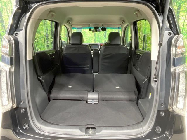 ���i�̂���������ʋ΁A���}���ɏ\���ȉ׎��X�y�[�X���m�ۂ��Ă���܂��B�Z�J���h�V�[�g��|���ƁA�傫�ȉו��̐ύڂ��\�ł���