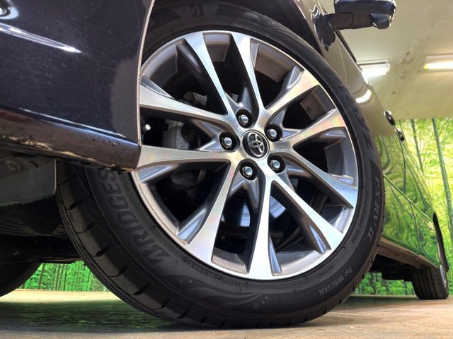 【純正18インチアルミホイール】外観にマッチした純正アルミホイールを装着しております。各種社外アルミホイールや、スタッドレスタイヤも取扱いしております。是非ご相談ください♪
