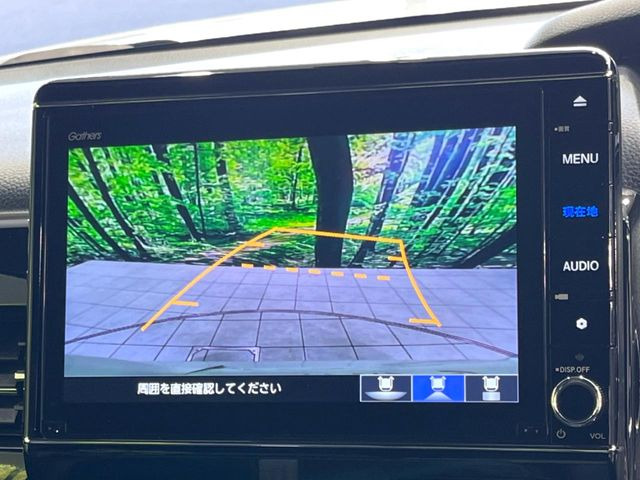 【バックカメラ】駐車時に後方がリアルタイム映像で確認できます。大型商業施設や立体駐車場での駐車時や、夜間のバック時に大活躍!運転スキルに関わらず、今や必須となった装備のひとつです!