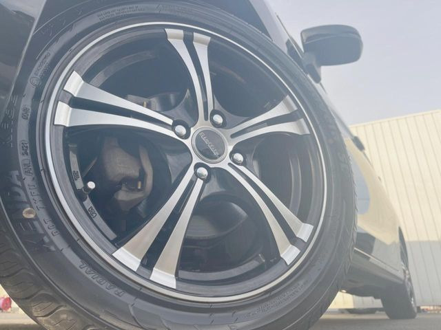 �y�A���~�z�C�[���z�O�ςɃ}�b�`�����A���~�z�C�[���𑕒����Ă���܂��B�e��A���~�z�C�[����A�X�^�b�h���X�^�C�����戵�����Ă���܂��B���񂲑��k����������