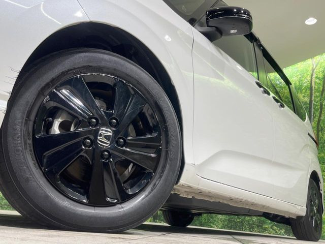 【純正15インチアルミホイール】外観にマッチした純正アルミホイールを装着しております。各種社外アルミホイールや、スタッドレスタイヤも取扱いしております。是非ご相談ください♪