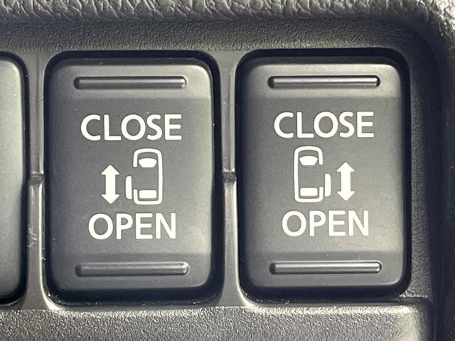 【両側パワースライドドア】スマートキーや運転席のスイッチで後席両側スライドドアの開閉が可能♪電動だから力を入れてドアを開ける必要が無く、小さなお子様でも簡単に開け閉めでき快適です♪