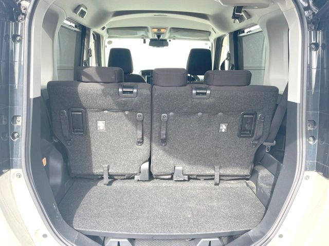 ���i�̂���������ʋ΁A���}���ɏ\���ȉ׎��X�y�[�X���m�ۂ��Ă���܂��B�Z�J���h�V�[�g��|���ƁA�傫�ȉו��̐ύڂ��\�ł���